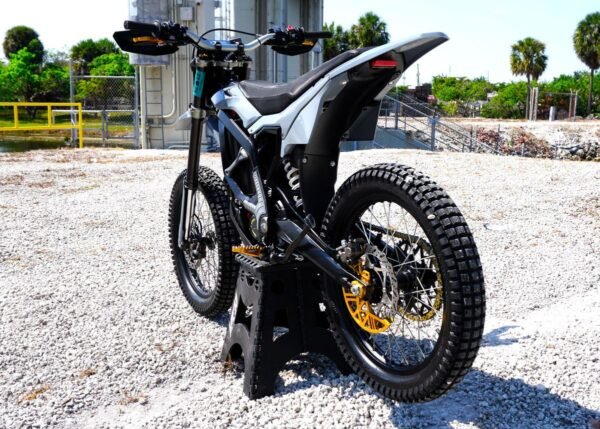 Used Surron Ultra Bee X off-road 2025 - Image 2